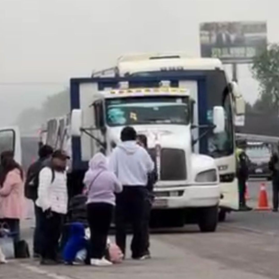 Accidente en la autopista México-Puebla deja cuatro lesionados.